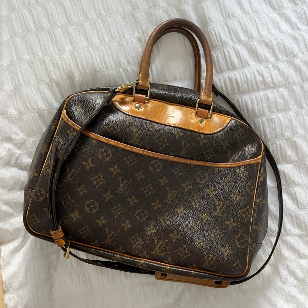 Louis Vuitton bag with straps